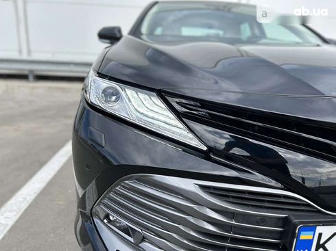 Toyota Camry 2020 - фото 12