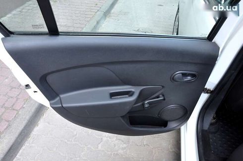 Renault Logan 2016 - фото 17