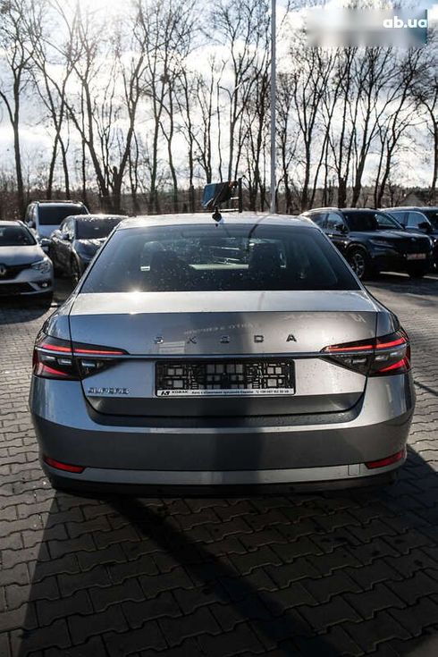 Skoda Superb 2020 - фото 12