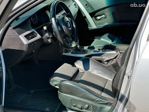 BMW 5 серия 2004 серый - фото 9