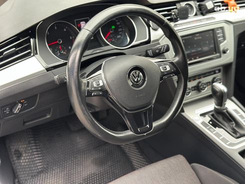 Volkswagen Passat 2015 серый - фото 26