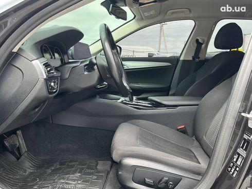 BMW 5 серия 2020 серый - фото 12