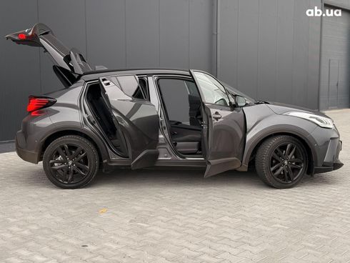 Toyota C-HR 2022 серый - фото 44