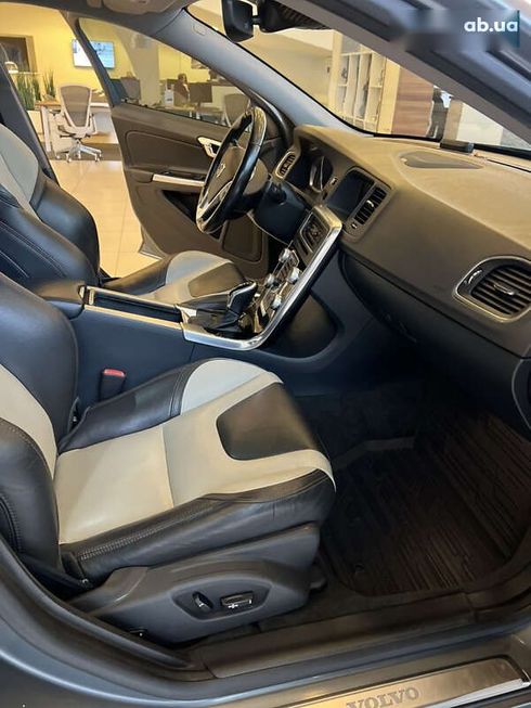 Volvo S60 2015 - фото 11