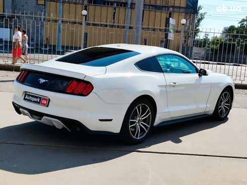 Ford Mustang 2016 белый - фото 9