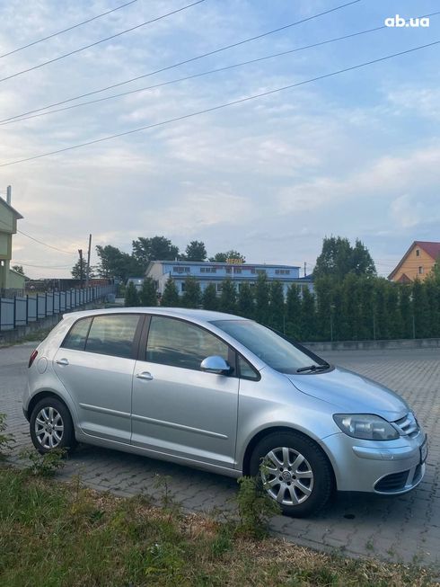 Volkswagen Golf 2005 серебристый - фото 4