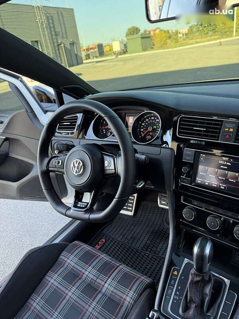Volkswagen Golf GTI 2020 - фото 20