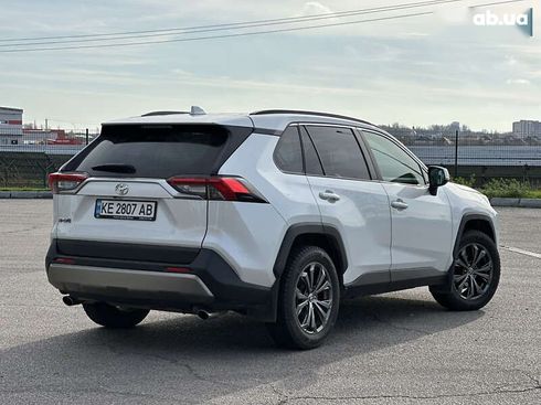 Toyota RAV4 2023 - фото 3