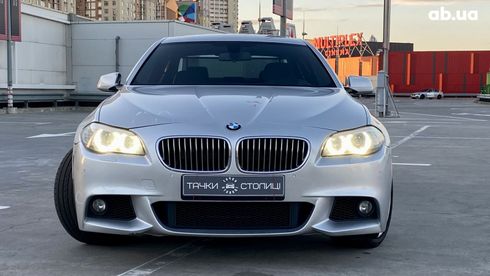 BMW 5 серия 2012 серебристый - фото 2