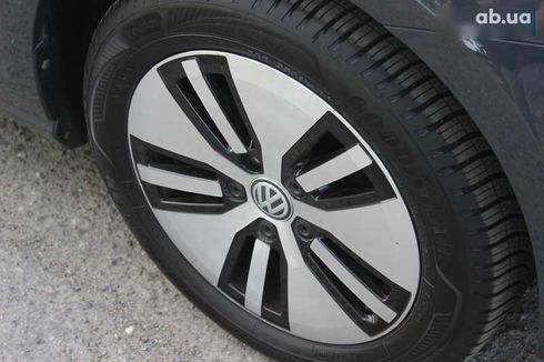 Volkswagen e-Golf 2020 - фото 16