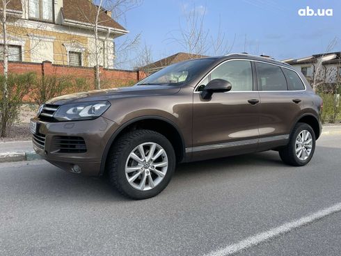 Volkswagen Touareg 2012 коричневый - фото 2