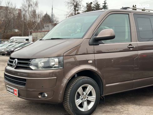 Volkswagen Caravelle 2015 коричневый - фото 29