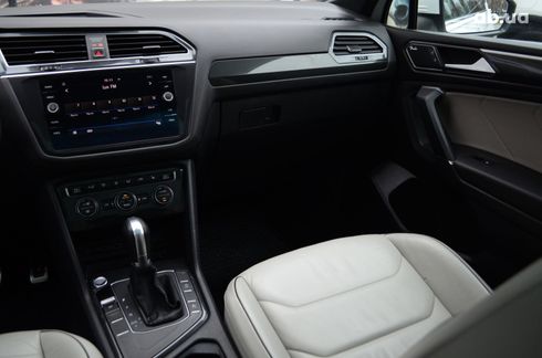 Volkswagen Tiguan 2018 белый - фото 9