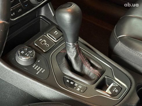 Jeep Cherokee 2018 черный - фото 15