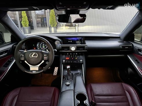 Lexus IS 2017 - фото 15