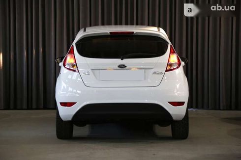 Ford Fiesta 2015 - фото 6