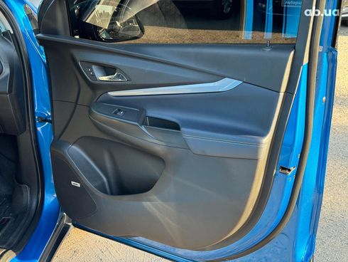 Chevrolet Bolt 2022 синий - фото 32
