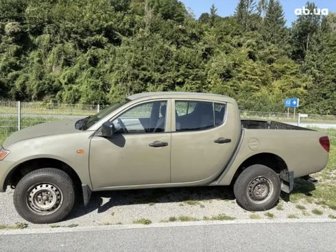 Mitsubishi L200 2010 зеленый - фото 3