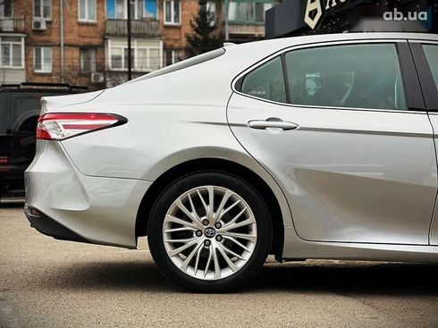 Toyota Camry 2018 - фото 10