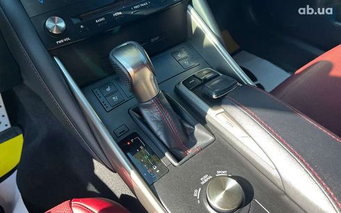 Lexus IS 2017 - фото 13