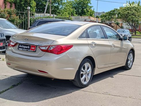 Hyundai Sonata 2010 бежевый - фото 10