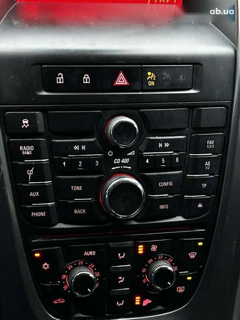 Opel Astra 2011 - фото 8