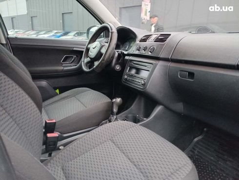 Skoda Fabia 2011 серый - фото 22