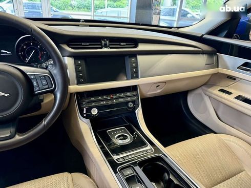 Jaguar XF 2016 - фото 30
