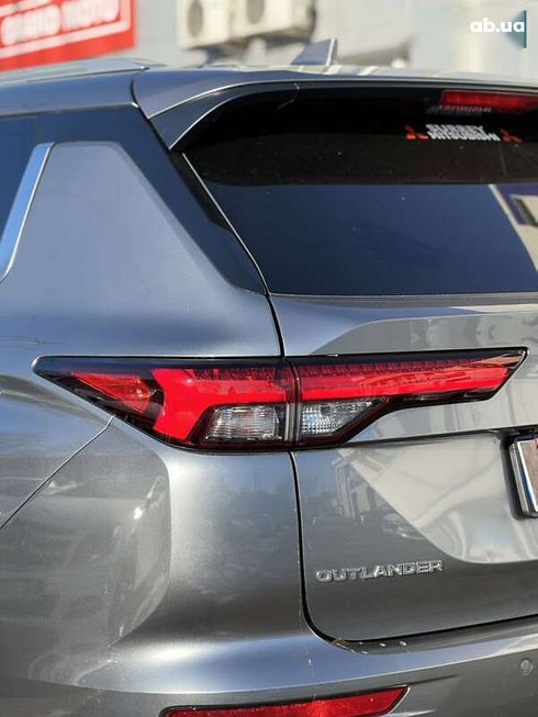 Mitsubishi Outlander 2023 - фото 17