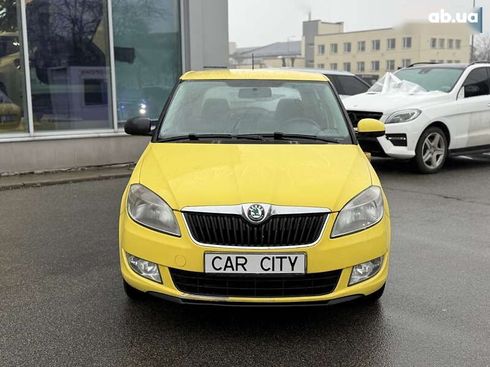 Skoda Fabia 2012 - фото 2