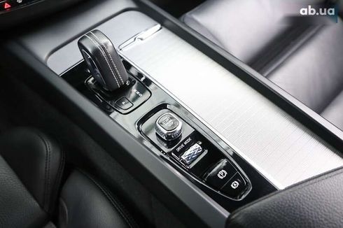 Volvo XC60 2019 - фото 22