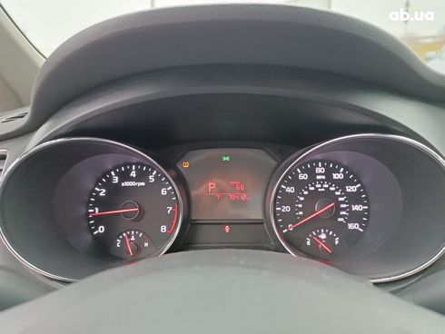 Kia Sedona 2016 красный - фото 23