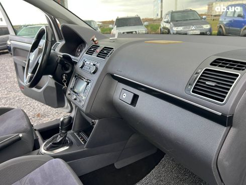 Volkswagen Touran 2012 серый - фото 43