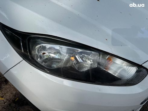 Ford Fiesta 2018 белый - фото 20