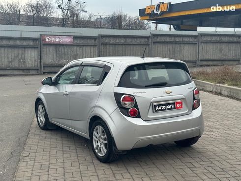 Chevrolet Aveo 2014 серый - фото 7