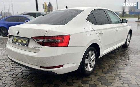 Skoda Superb 2018 - фото 7