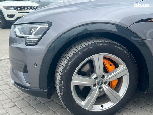 Audi E-Tron 2019 серый - фото 3