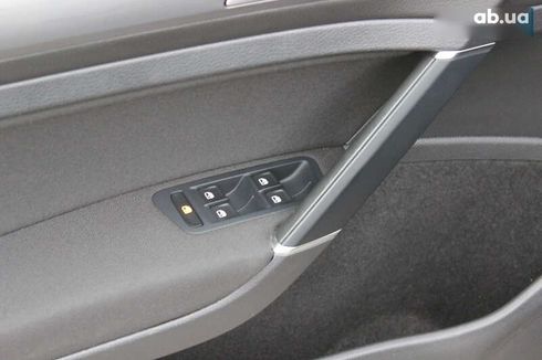 Volkswagen e-Golf 2020 - фото 20