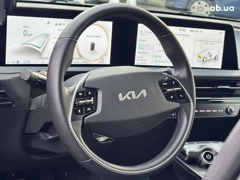 Kia EV6 2023 серый - фото 12
