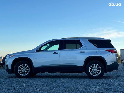 Chevrolet Traverse 2017 серый - фото 4