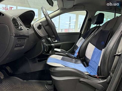 Renault Clio 2007 - фото 18