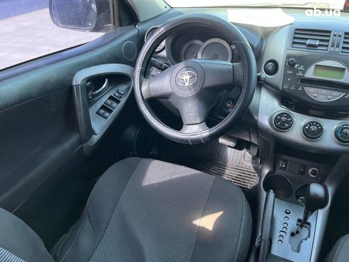 Toyota RAV4 2006 черный - фото 24