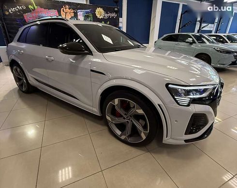 Audi SQ8 e-tron 2023 - фото 30