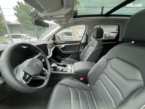 Volkswagen Touareg R 2023 - фото 17