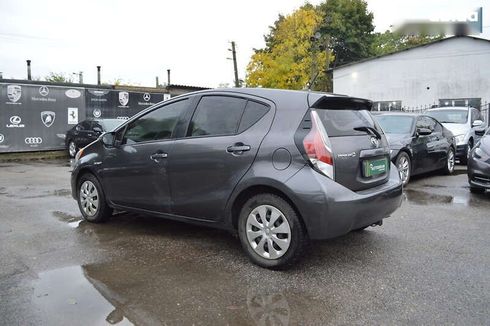 Toyota Prius C 2012 - фото 5