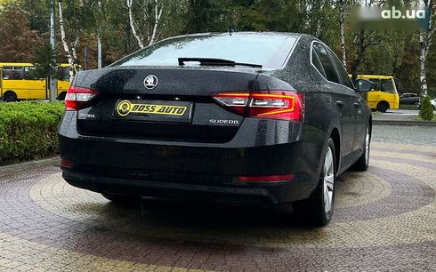 Skoda Superb 2018 - фото 7