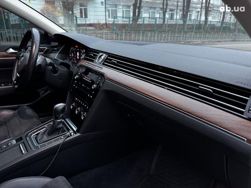 Volkswagen Passat 2018 серый - фото 41