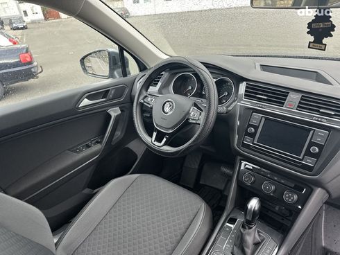 Volkswagen Tiguan 2021 серый - фото 25