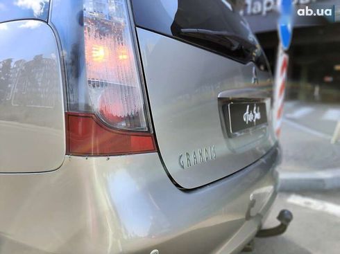 Mitsubishi Grandis 2007 - фото 13