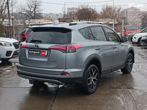 Toyota RAV4 2017 серый - фото 10